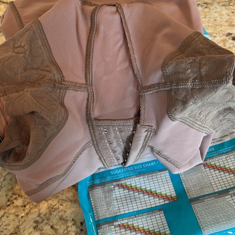 Compression garment- Faja/Girdle - Picture 10 of 11